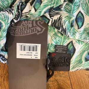 Southern Thread Green and Black Leaf Pattern